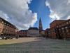 Rathaus und Konzerthaus(rechts)